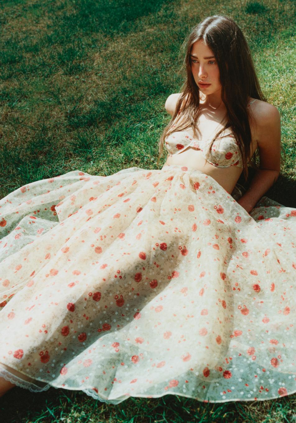 Emma, la hija de Marc Vanderloo, abre paso a la nueva generación de modelos y nos presenta los diez looks de lujo más bonitos de la primavera-verano