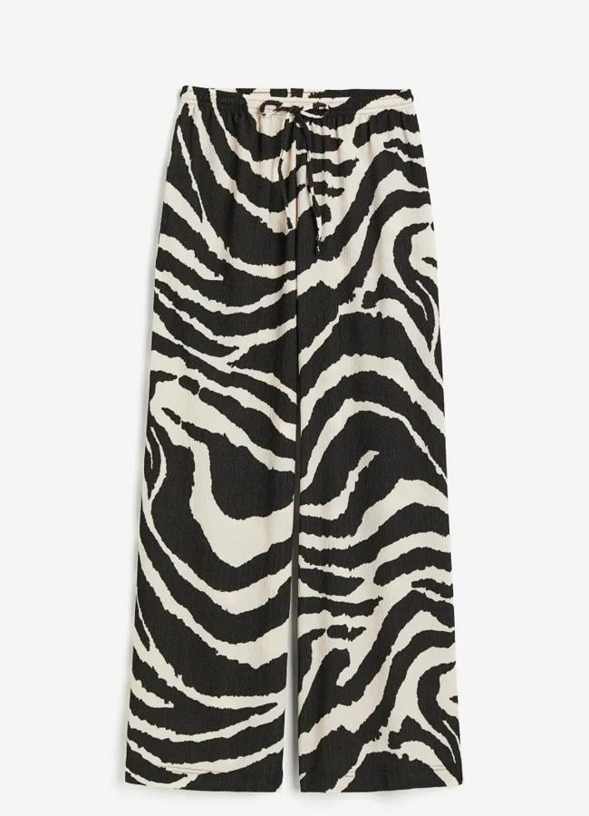 Pantalón estampado de H&M, 15,99 euros.