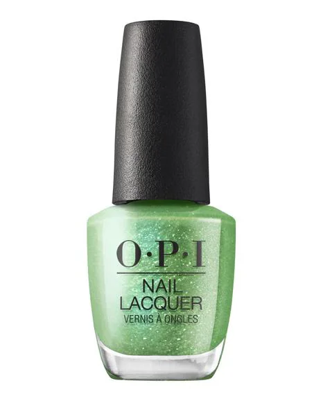 Esmalte de uñas en verde con un toque de purpurina de OPI.