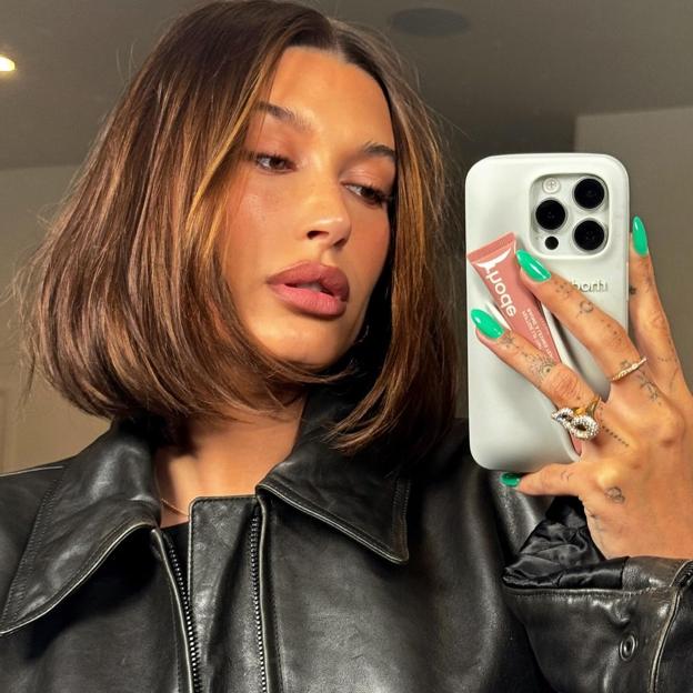 La manicura verde chicle o cómo lucir las uñas favoritas de las celebrities en festivales