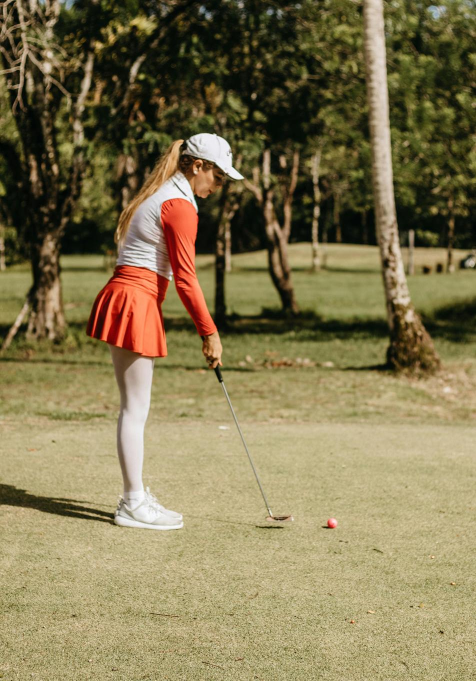 Golf, natación, ciclismo y bailar: los mejores deportes más allá del fitness que debes hacer a partir de los 50