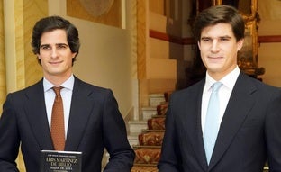 Así son Fernando y Carlos Fitz-James Stuart, hijos del duque de Alba: discretos, empresarios y rivales de estilo del rey Felipe