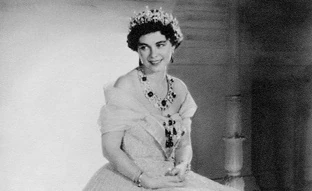 Las fabulosas joyas de Federica de Grecia que llevan la reina Sofa y Marie-Chantal Miller: tiaras de diamantes y broches compartidos con Letizia