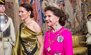 Cena de gala en Suecia: del espectacular vestido de la reina Silvia a la tiara joya de Victoria