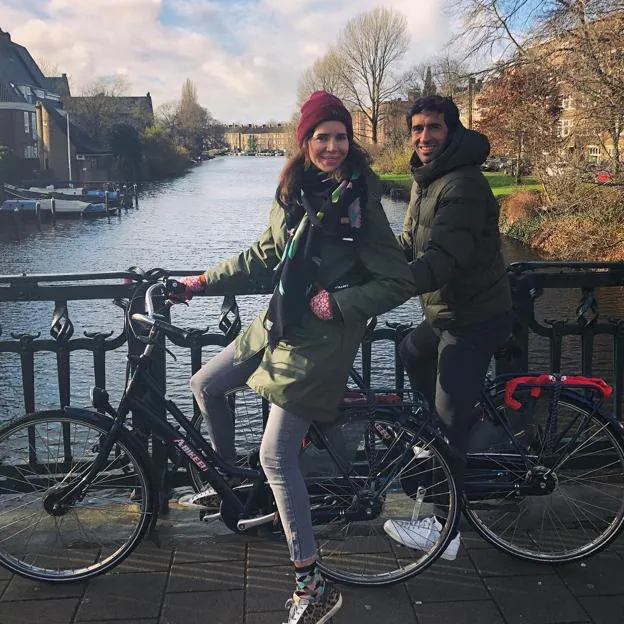 Raúl González y Mamen Sanz, en los canales de Ámsterdam.