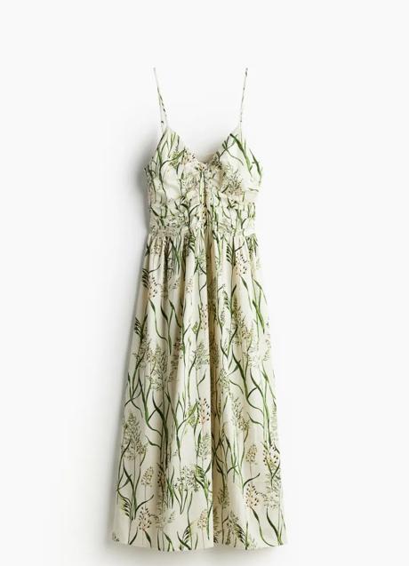 Vestido estampado con flores de H&M (44,99 euros)