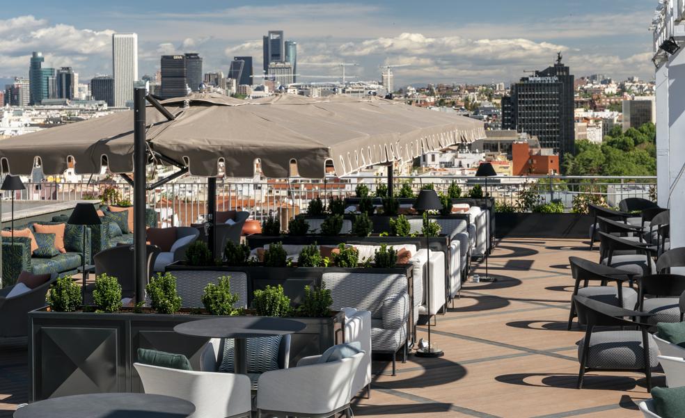 Brunch nocturno: la propuesta gastro de la terraza con las mejores vistas de Madrid que revolucionará el tardeo esta primavera