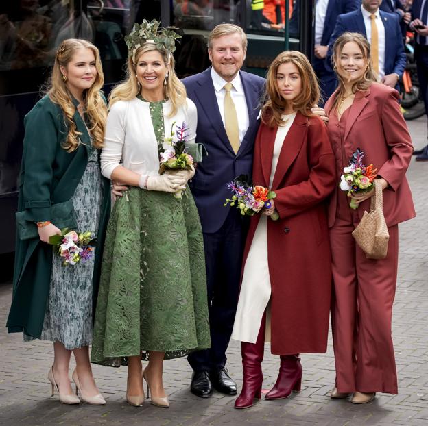 El sorprendente look de Máxima de Holanda en el Día del Rey: inspirado en la naturaleza y con un tocado espectacular