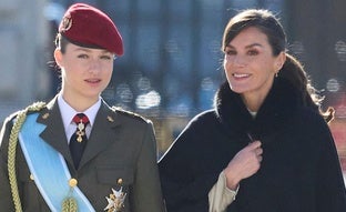 Así va a ser el reencuentro de Letizia y Leonor el sábado: exámenes finales, otra jura de bandera y adiós a Zaragoza