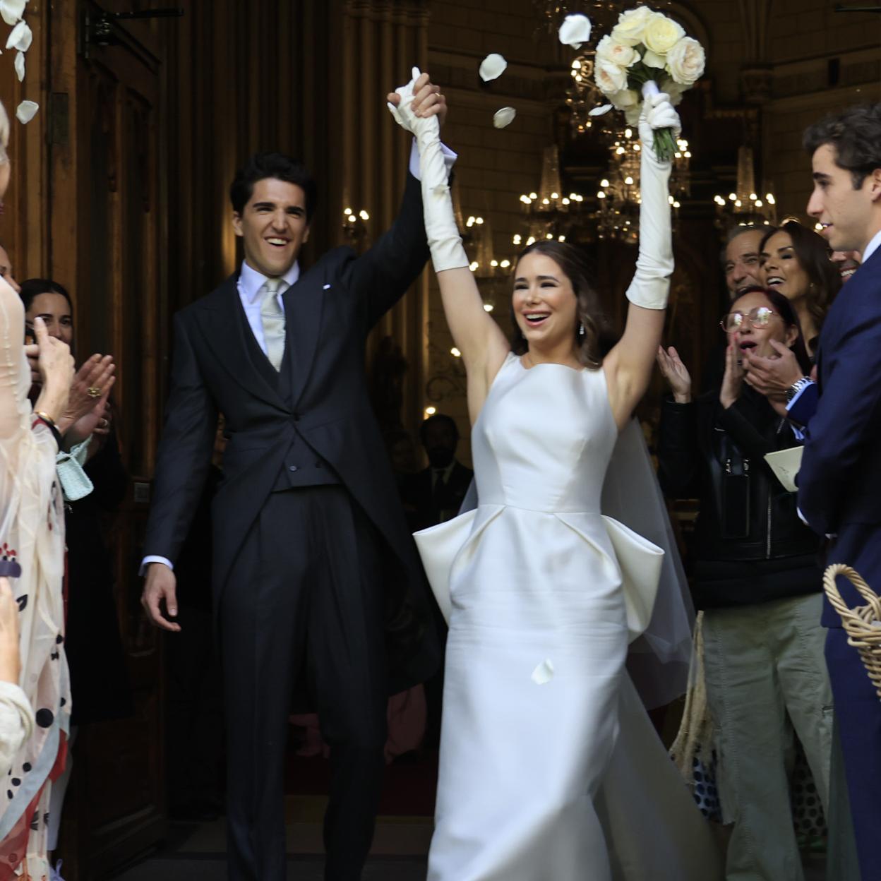 Eugenia Gil y Javier García Obregón a la salida de la iglesia/GTRES