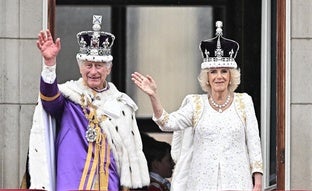 Carlos III celebra su primer año como rey: cáncer, polémicas y Harry, así ha sido el peor debut de la historia royal