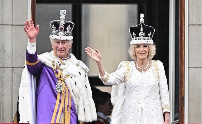 Carlos III celebra su primer año como rey: cáncer, polémicas y Harry, así ha sido el peor debut de la historia royal