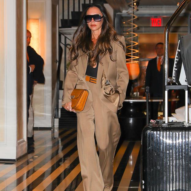 Victoria Beckham un icono y referente de estilo a sus 50 años. 