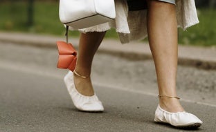 Los mejores zapatos en blanco que no parecen de novia para llevar a la oficina