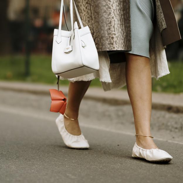 Los mejores zapatos en blanco que no parecen de novia para llevar a la oficina