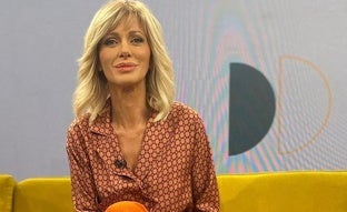 La camisa estampada más original y unos pantalones anchos con truco, el look de Susanna Griso que es perfecto para primavera