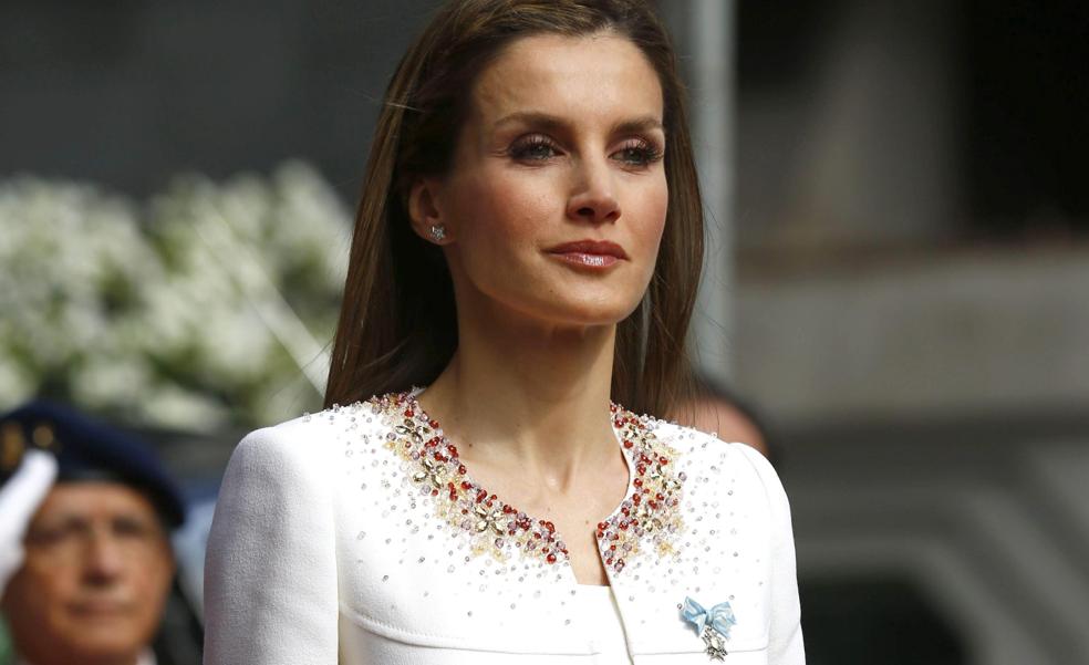 Los secretos del vestido de Felipe Varela que Letizia se puso en la Proclamación de Felipe VI: mensaje oculto y look impecable