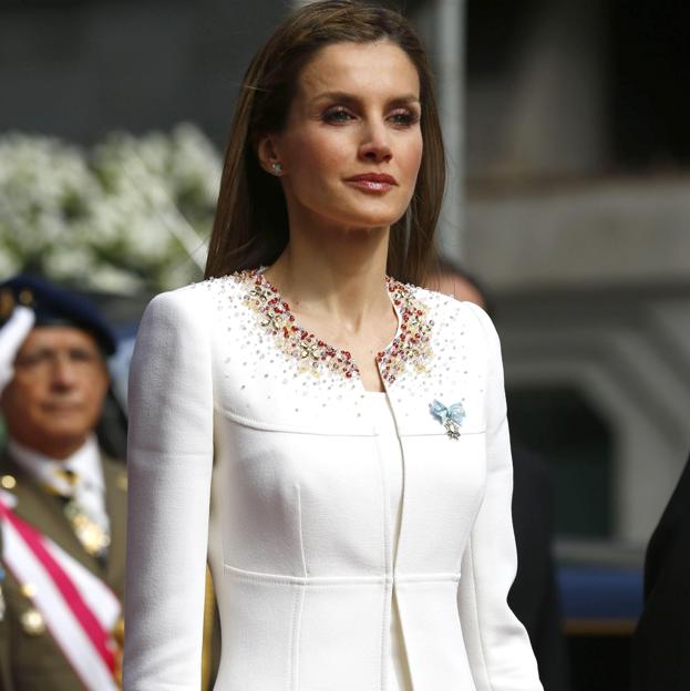 Los secretos del vestido de Felipe Varela que Letizia se puso en la Proclamación de Felipe VI: mensaje oculto y look impecable