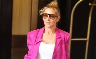 Traje rosa y zapatillas con plataforma: el look de Elsa Pataky para pasear por Nueva York