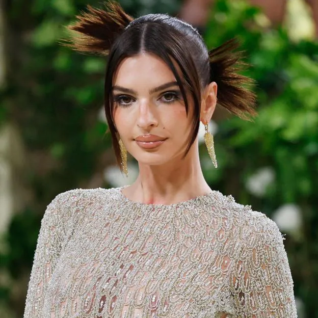 Emily Ratajkowski usó la crema de Charlotte tilbury.