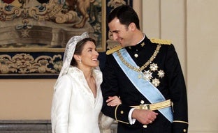 De la infanta Cristina a Rania de Jordania: recordamos los looks de invitada más icónicos de la boda de Letizia y Felipe