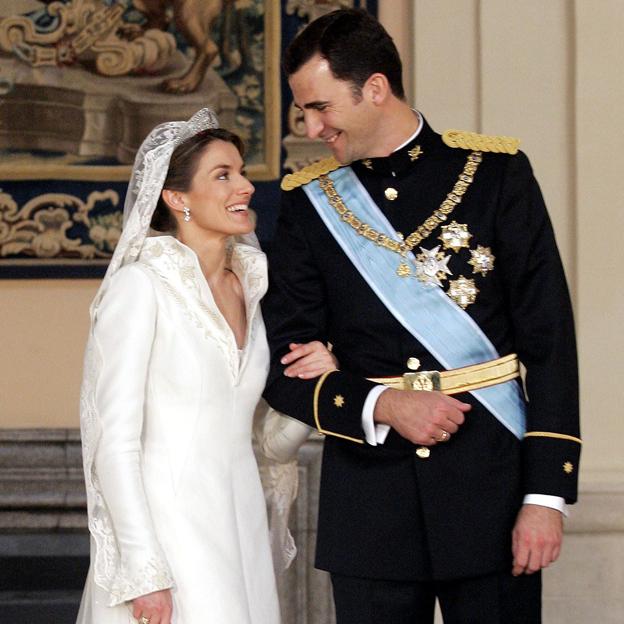 De la infanta Cristina a Rania de Jordania: recordamos los looks de invitada más icónicos de la boda de Letizia y Felipe