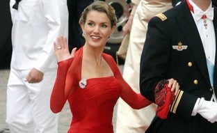 Del total look rojo de Letizia al vestido lencero de Carolina de Mónaco: los looks de las invitadas a la boda de Mary y Federico de Dinamarca