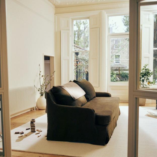 Adiós colores vitamina: así decora Zara Home un salón con la tendencia del lujo silencioso