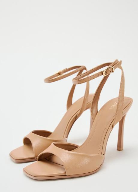 Sandalias de tacón de Zara (29,99 euros)