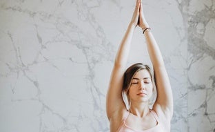 Cómo diseñar tu propia secuencia de yoga: cuál elegir, los mejores consejos y cómo practicar en casa