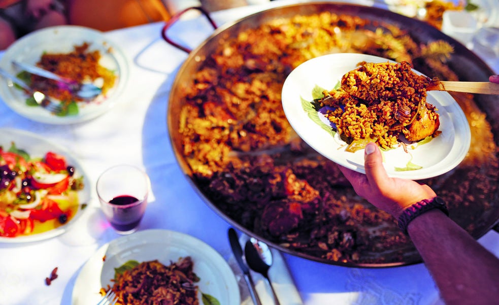 Paella: el libro de recetas que necesitas para convertirte en maestra arrocera este verano