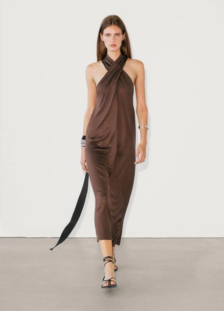 Vestido marrón de Massimo Dutti (79,95 euros)