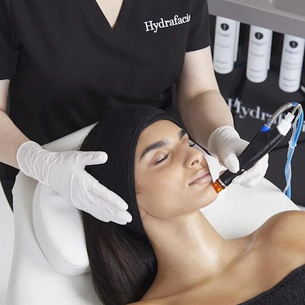 Así es el cabezal de Hydrafacial que limpia a la vez que introduce los activos de los booster.