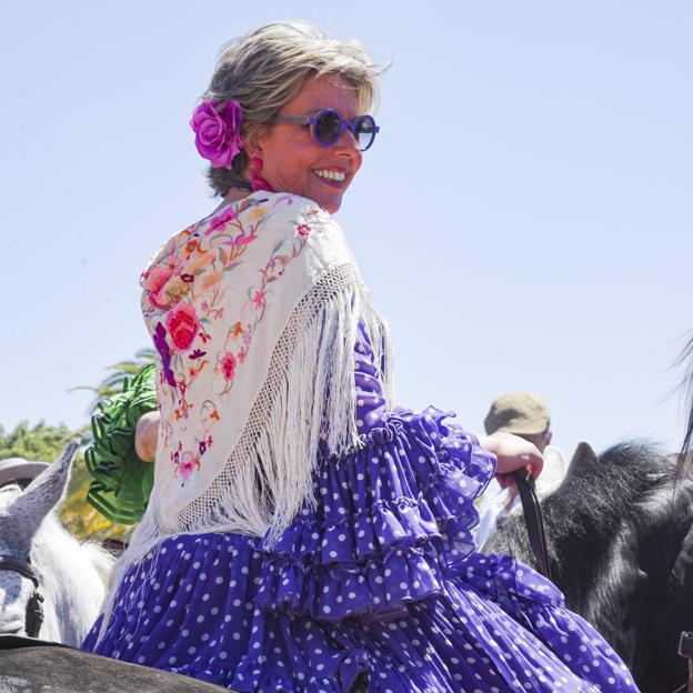 Simoneta Gómez-Acebo, disfrutando de la romería en El Rocio. 