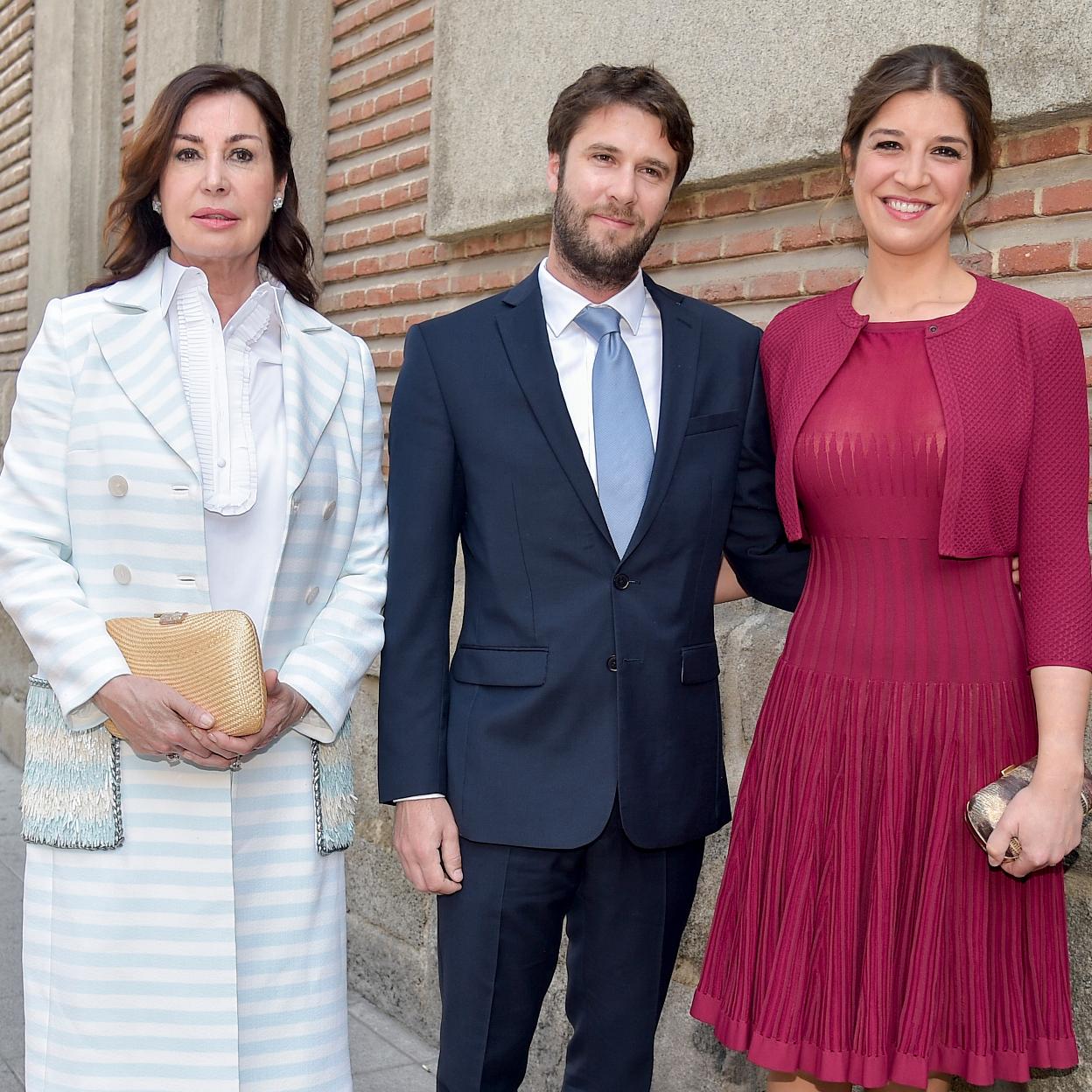 Carmen Marínez-Bordiú, junto a Cynthia Rossi y su marido, Benjamin Rouget./gtres