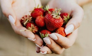 Así hay que limpiar las fresas para eliminar todos los pesticidas, según una nutricionista