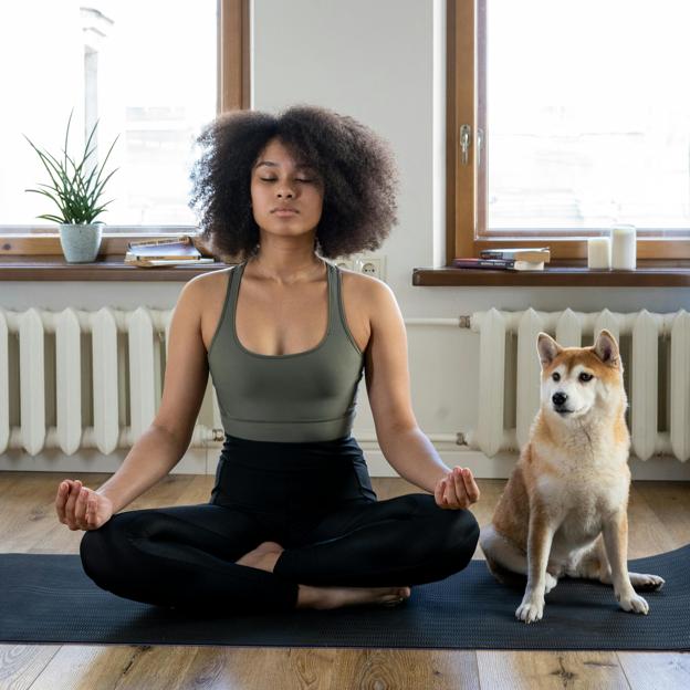 Cuatro semanas de yoga: las mejores posturas para un plan exprés que te permitirá calmar tu mente y tonificar todo tu cuerpo