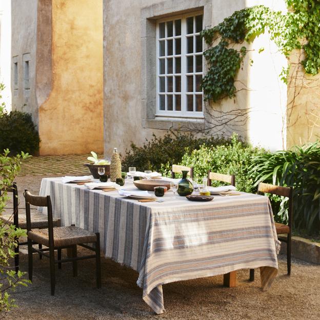 Nuevo en Zara Home: un mantel original para todos tus almuerzos, unas vajillas mediterráneas y una tumbona para el jardín