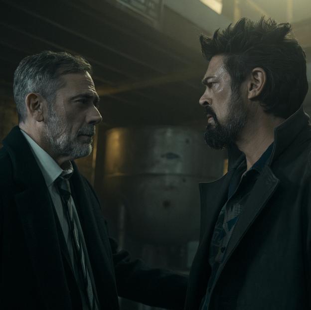 Jeffrey Dean Morgan y Karl Urban en una imagen de la cuarta temporada de The Boys.