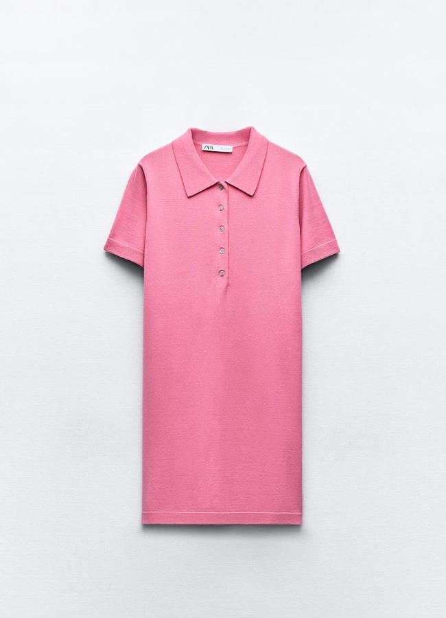 Vestido polo corto de punto de Zara (25,95€)