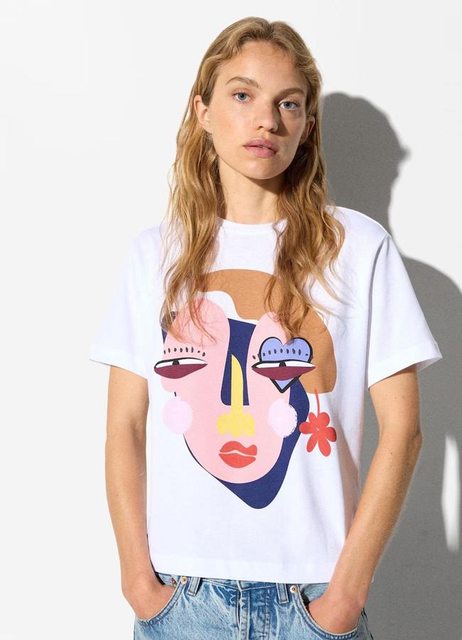 Camiseta con cara de Parfois.