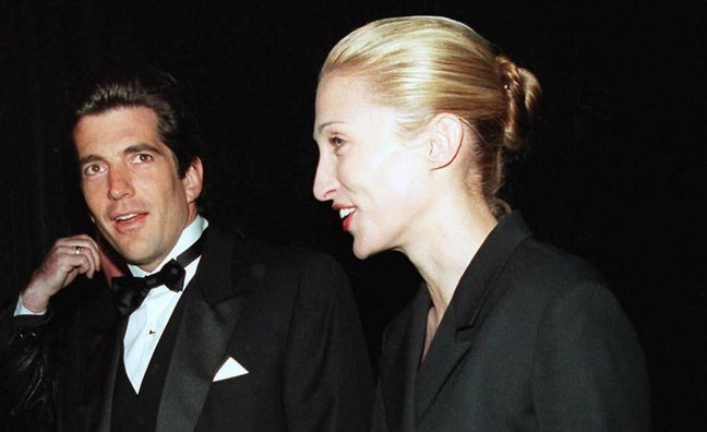 El vestido icónico de Carolyn Bessette-Kennedy que sale mañana a subasta: así era la auténtica reina del lujo silencioso