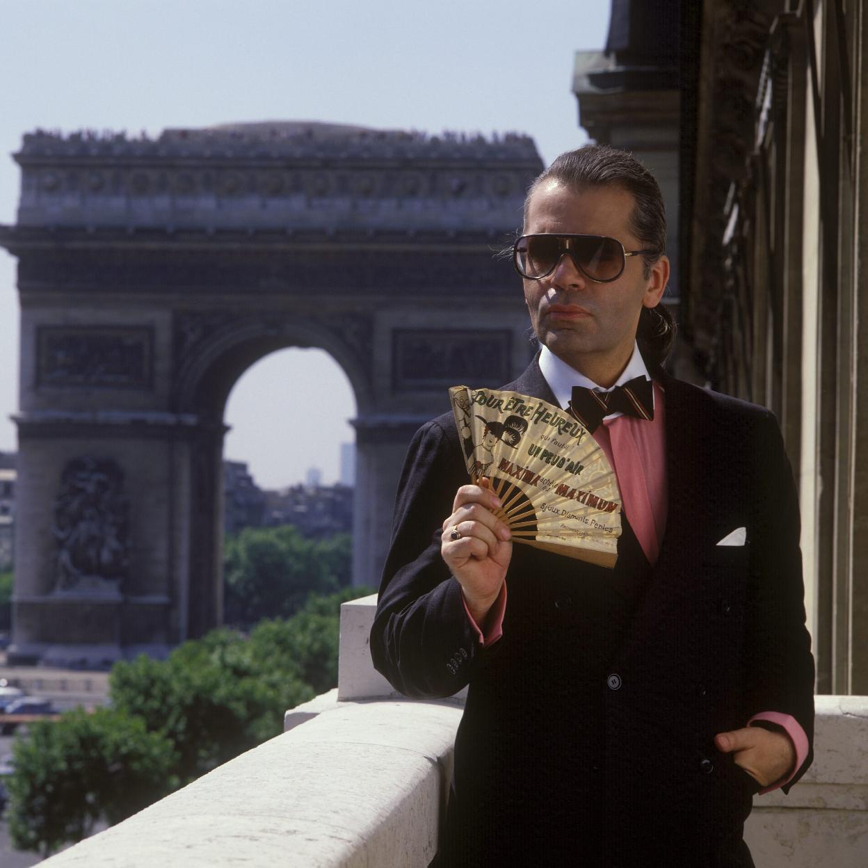 Karl Lagerfeld en París en los años 70/getty images