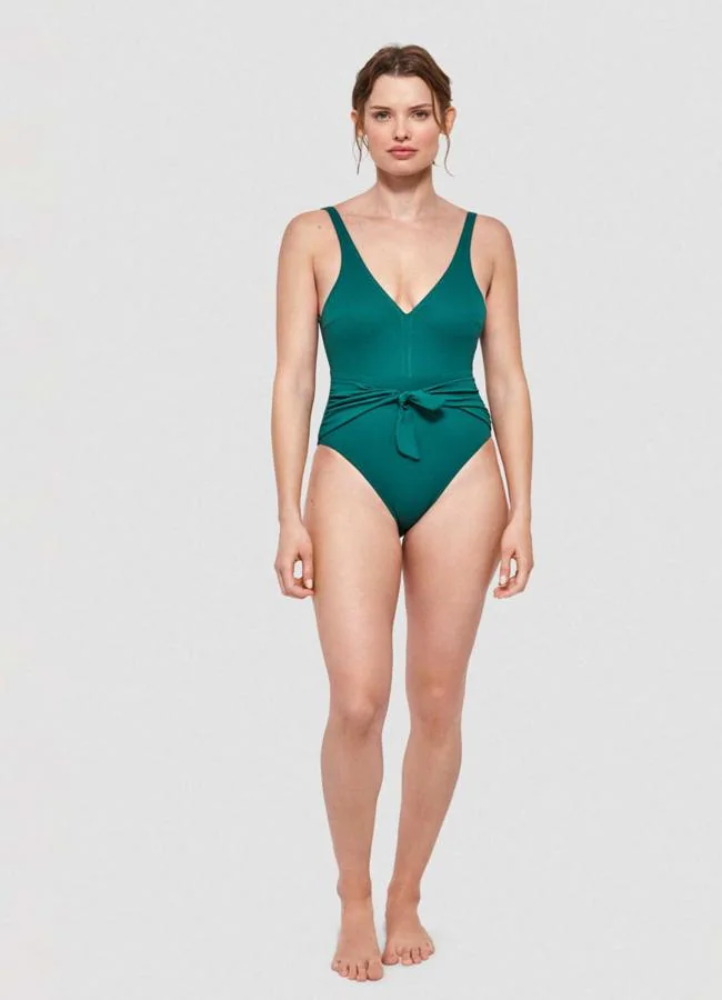 Gisela's green swimsuit.