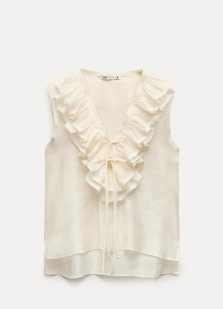 Blusa con volantes de Zara (25,99 euros)