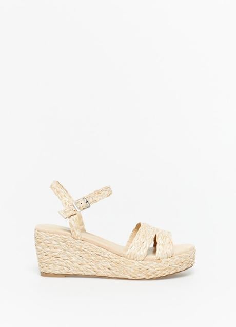 Sandalias de cuña de Sfera (21,99 euros)