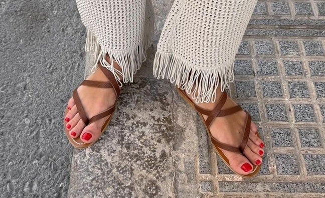 Estos son los colores tendencia para pedicura en 2024: resaltan el moreno y son super favorecedores para verano