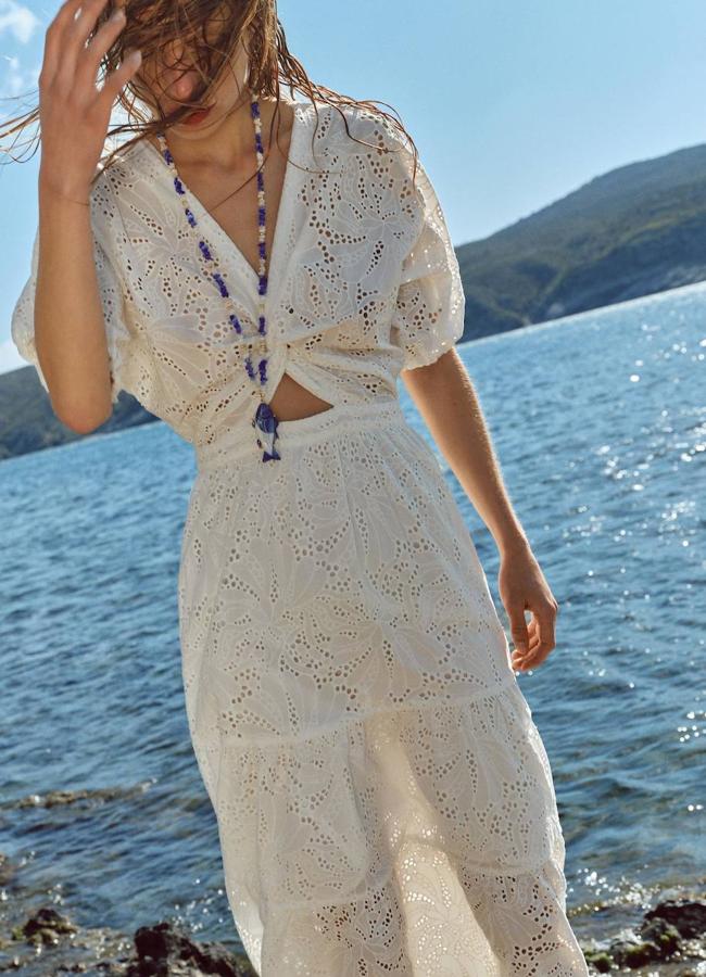 Vestido blanco amplio con bordado