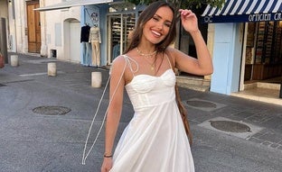 Estos son los vestidos blancos de Zara más vendidos de este verano