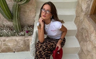 Mango tiene la falda de leopardo con efecto vientre plano que queda perfecta en todos tus looks de verano